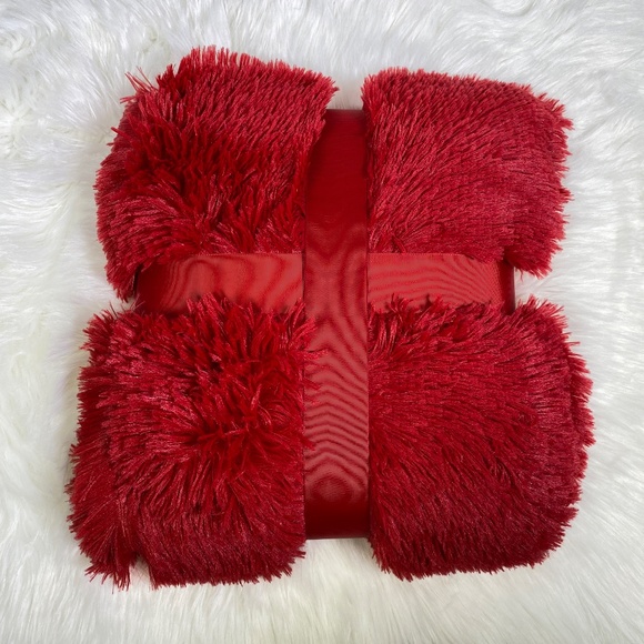✨FINAL STOCK✨Red Reindeer Faux Fur Sherpa - Picture 2 of 3